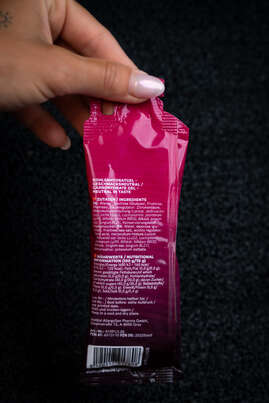 Sie sehen eine Packung OMNi-POWER® CARBO HYDRO GEL PRO Cola + Koffein, Produktbild: 04 OMNi-POWER® CARBO HYDRO GEL PRO Cola + Koffein, A-Nr.: 6013110 - 04