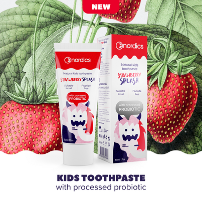 Sie sehen eine Packung Nordics Probiotische Zahnpasta Kids Strawberry Splash ohne Flourid, Produktbild: 03 Nordics Probiotische Zahnpasta Kids Strawberry Splash ohne Flourid, A-Nr.: 5666933 - 03