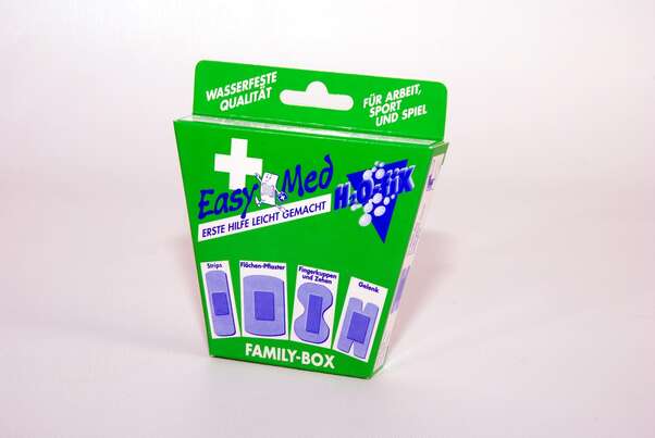 Sie sehen eine Packung EasyMed Pflasterbox wasserfest, Produktbild: 02 EasyMed Pflasterbox wasserfest, A-Nr.: 2620468 - 02